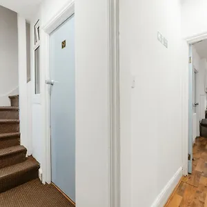 Upton Park Bedrooms 25 Min To Gasthuis